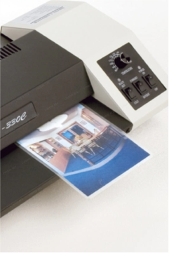 Laminadora A3 330C vista lateral con 4 rodillos